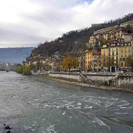 Hotelf1 Grenoble Universite 제이르